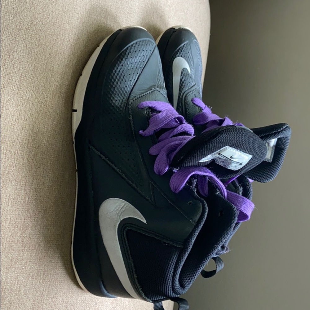 Basketball shoes